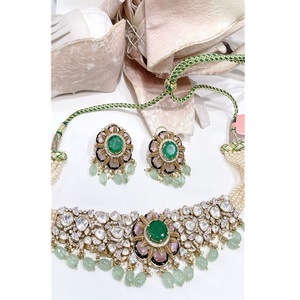 Ensemble collier et boucles d'oreilles en or plaqué de qualité supérieure, avec moissanite délicate, collection pour mariage et occasions spéciales - Product Image 1