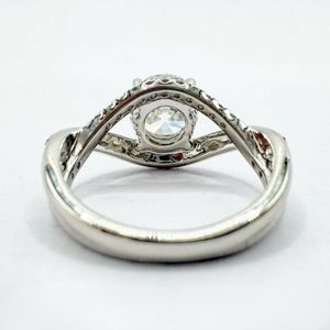 Anillo de compromiso de oro blanco de 14k con diamante cultivado en laboratorio de corte redondo de 2.62CTW, certificado IGI, con banda dividida - Product Image 5