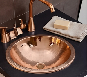 Évier de cuisine rond en cuivre fait main avec finition martelée polie, à poser sur le comptoir, design rustique, à cuve unique - Product Image 5