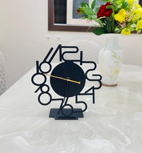 Horloge murale silencieuse moderne en métal et quartz, noir et or, anniversaire, contemporaine, minimaliste, sonnerie horaire - Product Image 6