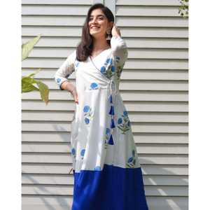 Robe bleue Big Butta respirante taille XS avec couleurs contrastées et taille naturelle pour usage quotidien - Product Image 6