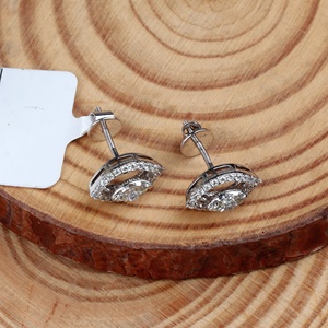 Pendientes de Oro Blanco Sólido de 14K con Diamantes Naturales Redondos y Halo de Marquesa Abierta, Joyería Fina, Memoria Jewels - Product Image 4