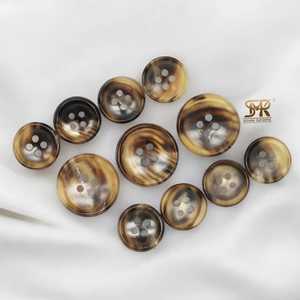 Boutons en corne de buffle sélectionnés par des tailleurs, 4 trous, ronds, polis, pour chemises, manteaux, vêtements, couture et artisanat de mode - Product Image 6
