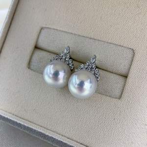 Boucles d'oreilles en perles d'eau douce naturelles de 10-11 mm, rondes, à forte luminosité, style Edison, argent S925, pendantes fines, design 'Reine de glace et de neige' - Product Image 4