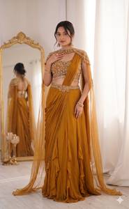 Conjunto de lehenga color mostaza para fiesta, con blusa de diseñador con bordados elaborados y dupatta Rangoli. - Product Image 2
