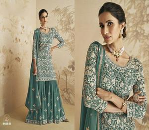 Ensemble Gharara Fox Georgette avec broderie point de chaînette et travail de sequins, pantalon palazzo et dupatta, tenue ethnique de soirée - Product Image 5