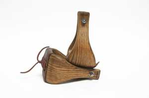 Estribos de madera para montura western con revestimiento de cuero y herrajes SUS304 para equitación - Product Image 1