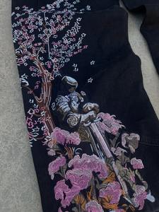 Jeans de mujer de cintura baja con bordado de alas de diseño retro americano, pantalones acampanados, moda Y2K, pantalones casuales para chicas modernas. - Product Image 4