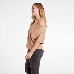 Vente en gros de t-shirts décontractés à épaules dénudées pour femmes chemisier à manches courtes de couleur unie broderie écologique t-shirt teint uni - Product Image 3
