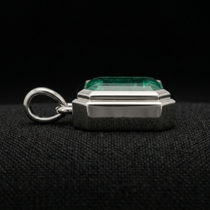Collar Solitario de Lujo con Diamante Natural de Corte Esmeralda de 8 Quilates, Platino PT950, Certificado IGI, Joyería Fina de Alta Calidad - Product Image 3