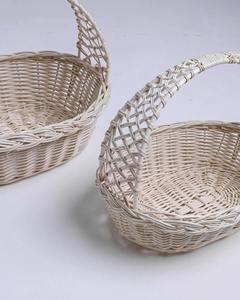 Panier en osier blanc tissé à la main avec poignée, parfait pour la décoration de mariage, les paniers de pique-nique, le rangement et les cadeaux. - Product Image 4