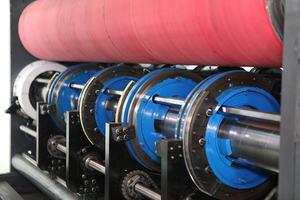 เครื่องพิมพ์เฟล็กโซอัตโนมัติเต็มรูปแบบ พร้อมเครื่องตัดและเครื่องจักรผลิตกระดาษลูกฟูก พร้อมระบบสั่นสะเทือนและระบบเรียงซ้อน - Product Image 3