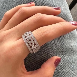 Anillo de Moissanita de Corte Redondo Estilo Antiguo con Diseño Floral, Plata 925 Original, Regalo Ideal para Aniversario, Fiesta u Ocasión Especial para Ella - Product Image 2