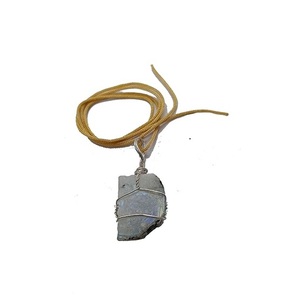 Colgante de cristal natural, piedra lunar arcoíris Natura, envuelto en alambre, colgante de moda grabado, amuleto de cristal de Gujarat - Product Image 5