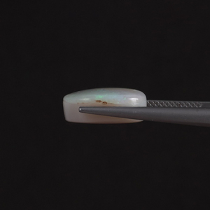 โอปอลธรรมชาติสีขาวคุณภาพดี รับรองโดย IGI น้ำหนัก 6.21 กะรัต รูปทรงวงรี ขนาด 13.5x11 มม. ตัดด้วยมือ ขัดเคลือบแว็กซ์/น้ำมัน สีอ่อน - Product Image 2