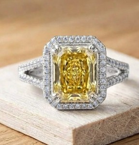 Anillo de Compromiso y Matrimonio Clásico de Oro Sólido de 10K, 14K y 18K con Diamante Cultivado en Laboratorio de Corte Redondo de 0.70ct y Diamante Amarillo Radiante Brillante de 1.50ct - Product Image 1