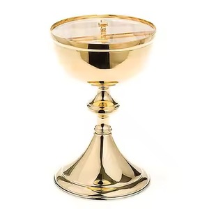 Ciborio Elegante de Latón Chapado en Oro con Tapa para la Sagrada Comunión - Product Image 6