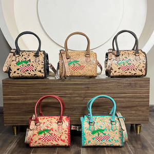 Bolso de Hombro de Cuero Vacuno Grabado a Mano con Diseño de Girasol para Mujer, Estilo Personalizado, de Lujo, para Viaje - Product Image 3