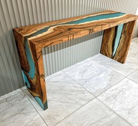 Table console rectangulaire TIMELESS CRAFT en époxy Cascade de Canyon Azure, bord brut en bois d'olivier, faite à la main, durable, écologique, de luxe