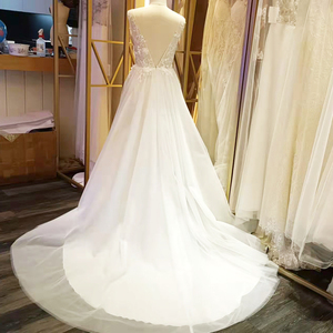 Elegante Vestido de Novia de Gala con Hombros Descubiertos, Escote en V, Manga Larga, Cintura de Princesa, Encaje Bordado y Tul de Longitud Asimétrica - Product Image 3