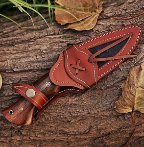 Cuchillo de Caza de Acero de Damasco con Mango de Madera, Hoja de Punta Caída, Funda de Cuero, 1 Pieza - Product Image 3