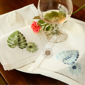 Servilleta de cóctel bordada con hojas e insectos, artística y duradera, con un toque natural y divertido para cenas al aire libre. - Product Image 1