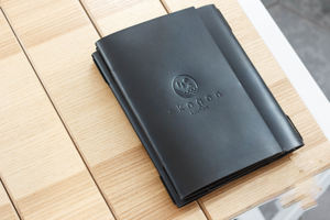 Porte-menu en cuir élégant et luxueux, design pliable, protection pour restaurant, café, hôtel, rechargeable, option de logo personnalisé - Product Image 4
