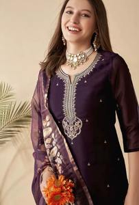 Ropa Étnica de Alta Gama para Boutiques y Diseñadores en Línea: Conjunto de Kurta con Lentejuelas Bordadas en Reyon Slub para Compradores Mayoristas - Product Image 3