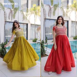 Ensemble de robes de soirée de haute qualité en soie H O avec sequins, perles et broderies - Achat en ligne en Inde - Product Image 2