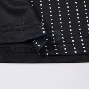 Tenue de football professionnelle complète à manches courtes en tissu mesh respirant, écologique, légère et durable pour l'entraînement et les matchs - Product Image 4