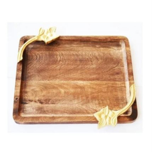 Plateau de service rectangulaire en bois de manguier artisanal de luxe avec poignées décoratives en laiton antique pour la maison et les hôtels - Product Image 2
