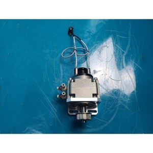 Actuador Rotatorio SMC Serie CRB1BW (Actuador de Paletas Rotatorias) CDRB1BW50-180S-T79L Usado Como Pieza de Repuesto para Equipos Semiconductores Legacy - Product Image 6