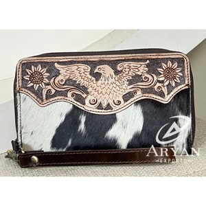 Cartera de Cuero Vacuno Estilo Western Personalizada, Diseño de Águila Grabado a Mano, Cartera con Cremallera y Correa para la Muñeca, OEM ODM, Organizador de Mano para Mujer - Product Image 1