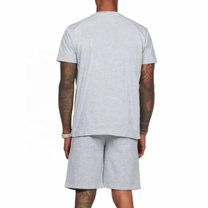 Vente en gros de t-shirts et shorts personnalisés à imprimé uni, ensemble d'été pour hommes, ensemble unisexe de haute qualité - Product Image 4