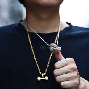 Colgante de mancuerna de plata 925 con diamantes cultivados en laboratorio, estilo hip hop, con cadena chapada en oro para joyería masculina - Product Image 3