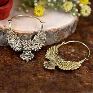 Pendientes de Aro Hechos a Mano con Filigrana Dorada, Diseño Intrincado con Recortes, Joyería Boho Tribal para Mujer - Product Image 2