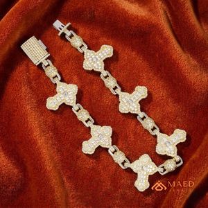 สร้อยข้อมือทองคำประดับโมอิสซาไนต์รูปโคลเวอร์ ดีไซน์หรูหรา ประดับเพชรเต็มเส้น สร้อยข้อมือแฟชั่นสำหรับผู้หญิง ของขวัญสุดพิเศษ - Product Image 2