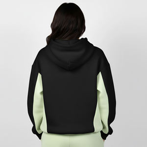 Nuevo Artículo: Sudadera con Capucha para Mujer en Bloques de Color Negro y Verde Menta con Logotipo de Llama en la Parte Delantera y Bolsillos, Prenda Casual de Otoño de Manga Larga Tejida - Product Image 2