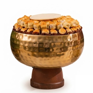 Bol à chocolat en métal martelé doré fait main de luxe, élégant plateau de service Gondola pour mariages, Aïd et présentation de desserts gourmands - Product Image 3