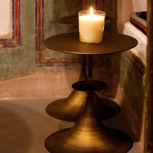 Support à bougies moderne en fer Aurora à deux niveaux, fait main, écologique, durable et portable pour les activités religieuses - Product Image 5