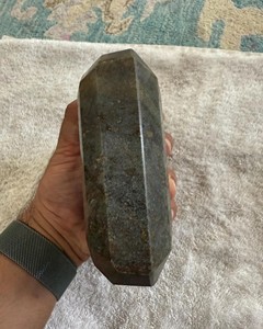 พลอยทับทิมสีแดงธรรมชาติทรงสี่เหลี่ยมเจียระไนแบบมรกต น้ำหนัก 5000 กะรัต พลอยเม็ดเดี่ยวขนาดใหญ่ สีแดงเข้มขัดเงา พลอยทับทิมคุณภาพสูง - Product Image 3