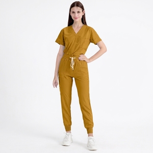 Tenue Médicale Durable et Confortable : Collection de Vêtements Professionnels pour le Personnel Hospitalier et les Équipes de Soins - Product Image 1