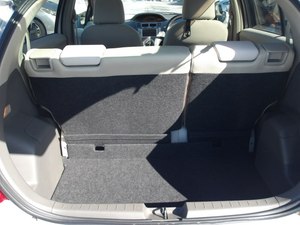 Toyota Vitz 2011 Hatchback Manuelle Sièges en Tissu R15 - Product Image 6