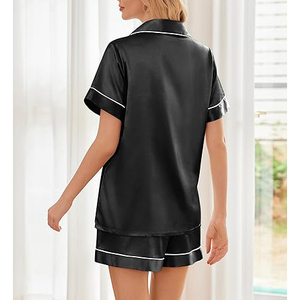 Ensemble de pyjamas tendance en satin de soie pour femmes, couture experte, anti-rétrécissement, imprimé, couleur personnalisée, chemise boutonnée et short - Product Image 3