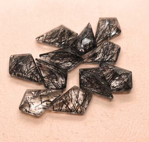 Piedras Preciosas Listas para Enviar a EE. UU., Cuarzo Rutilado Negro Natural de 7x10 mm, Corte en Forma de Cometa, Facetado, Proveedor Mayorista B2B, Precio de Fábrica - Product Image 1