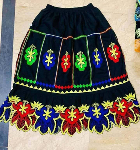 Última producción de faldas micronesias: Faldas de algodón bordadas para mujer, diseño único de falda ajustada estilo isla micronésica - Product Image 1