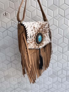 Sac à main bandoulière en cuir de chèvre à franges, style western, en daim, avec pierres précieuses uniques, fait main pour femme - Product Image 2