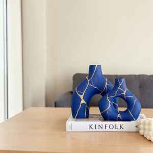 Jarrón de cerámica hecho a mano, ecológico, sin plomo, contemporáneo, de forma irregular, con acabado mate, portátil y duradero, de UO - Product Image 4