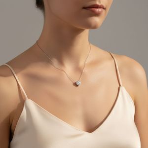 Collar con Colgante Solitario de Corte Corazón con Engaste de Bisel de 0.70CTW - Product Image 6