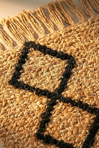 Tapis artisanal en jute à motif géométrique, style bohème, rectangulaire, pour salon, à poils ras, nettoyage localisé - Product Image 2
